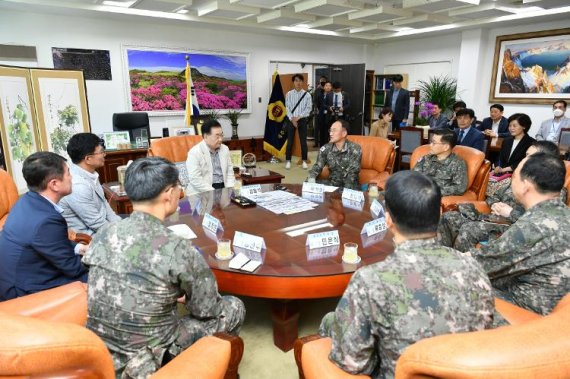 [fn포토] 제주도의회, 해군과 ‘강정마을 상생협력’ 방안 논의