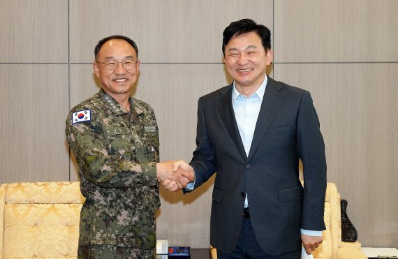 원희룡 지사-부석종 해군총장 "제주강정마을 공동체 회복 협력"