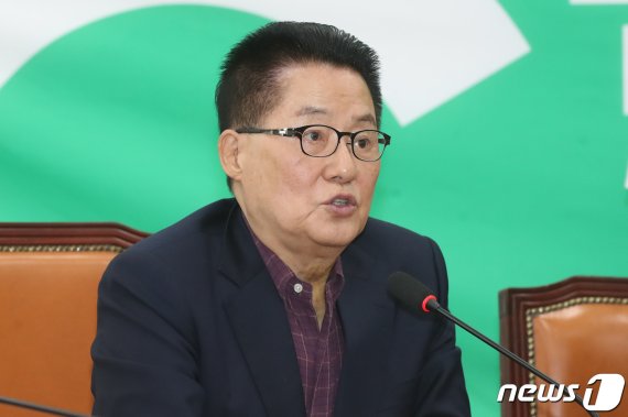 박지원 "민주당, '윤미향 논란' 결단 안 내리면.."