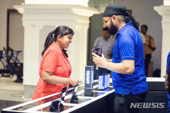 삼성·비보, 인도 스마트폰 시장 ‘왕좌’ 놓고 격돌..삼성, 2분기 실적 비보 이어 2위