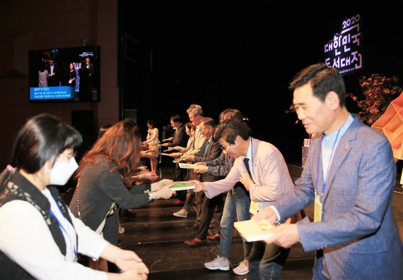 [fn포토] ‘지금 우리, 책’…제주시, ‘대한민국 책의 도시’ 선포