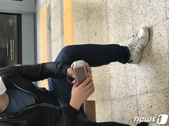 맨손으로 들고 다녀도 전혀 이상하지 않음. 모델이 다리가 짧음. © 뉴스1 권구용 기자