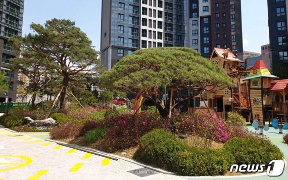 GS건설 '반포센트럴자이' 소나무길. © 뉴스1