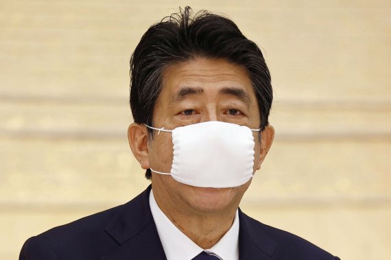 지난달 26일 당정협의에 참석한 아베 신조 일본 총리. AP뉴시스