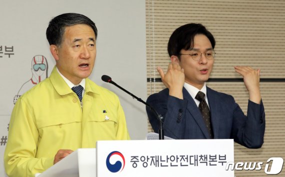 [종합] 수도권만 2주간 '강화된 생활 속 거리두기' 시행