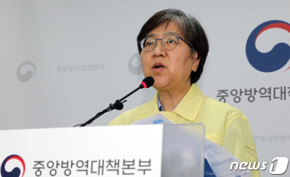 '사회적 거리두기' 전환 언제?…김강립과 정은경 두 목소리 왜?
