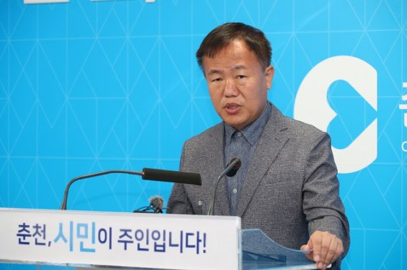 2일 이재수 춘천시장은 구 캠프페이지 오염 토양관련, 국방부의 토양오염 재조사 및 정화를 강력히 요구한다고 밝혔다.