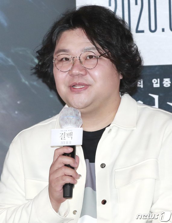 배우 태항호가 4일 오후 서울 용산구 CGV 용산아이파크몰에서 열린 영화 ‘결백’(감독 박상현) 언론 시사회에 참석해 인사말을 하고 있다. '결백'은 사람을 알아보지 못하는 치매 걸린 엄마가 독극물 살인사건 용의자로 지목되고 그런 엄마 화자(배종옥 분)의 결백을 입증하기 위해 직접 변호를 나선 딸 정인(신혜선 분)이 사건의 감춰진 음모와 진실을 파헤치는 이야기를 그린 작품이다. 2020.6.4/뉴스1 © News1 권현진 기자