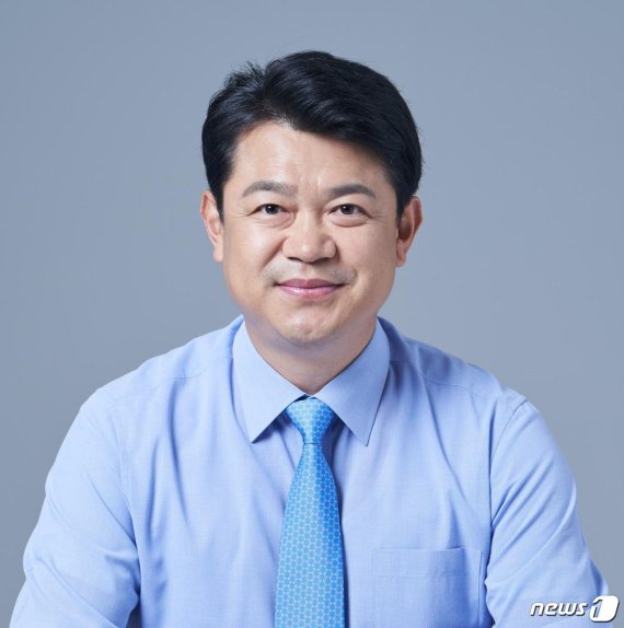 박병석 의장, 신임 비서실장에 복기왕…정무·정책·공보수석비서관도 임명