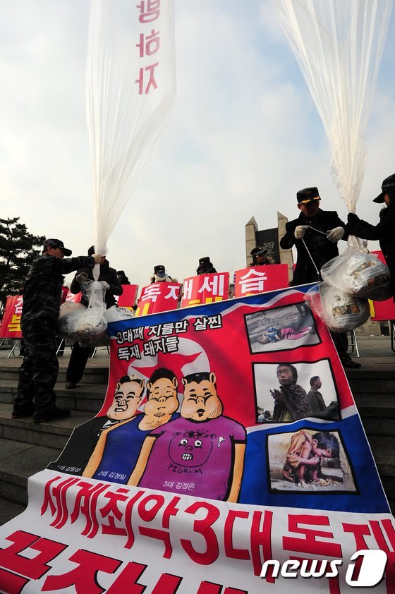 '삐라가 뭐길래' 김여정 발끈하고 남북 불통 부른 대북전단