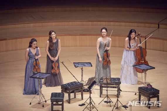 [서울=뉴시스]현악사중주단 에스메 콰르텟이 9일 오후 롯데콘서트홀에서 한국 데뷔 무대를 열었다.(사진=크레디아 제공)2020.06.10 photo@newsis.com