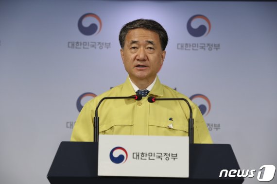 수도권 '강화된 방역관리 체계' 무기한 연장…"신규확진 한 자릿수 때까지"