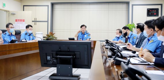 안보 대책 회의 주재한 김홍희 해양경찰청장 /사진=해양경찰청 제공