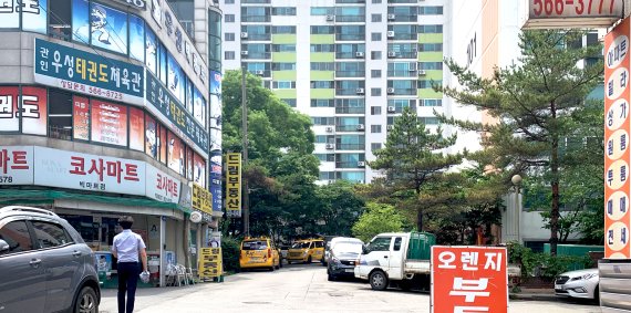 인천 서구 연희동 인근 아파트 단지와 상가 전경. 인천 연수·남동·서구는 이번 부동산 대책에서 투기과열지구로 새로 지정됐다. 사진=강현수 기자