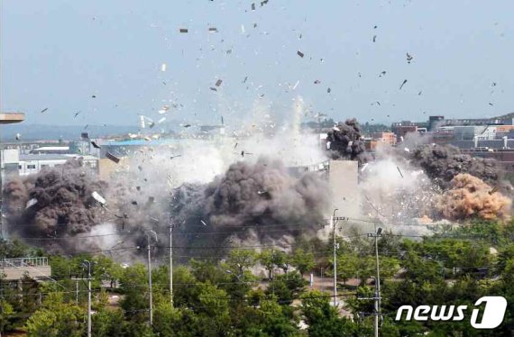 지난 6월 개성 남북공동연락사무소 폭파 장면 /사진=뉴스1