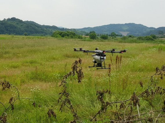 연천군 드론활용 모기방제. 사진제공=연천군