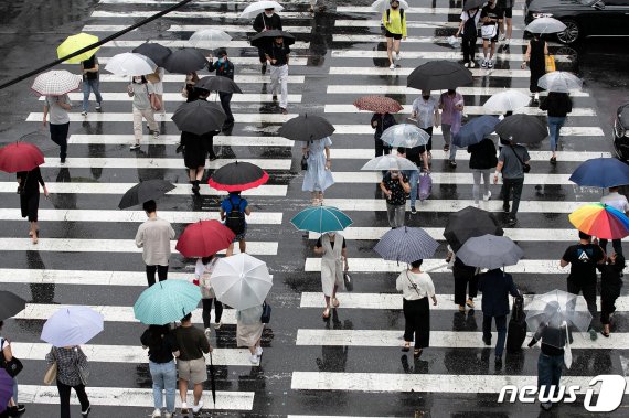 장맛비 남부지방부터 그쳐 "대구 낮 최고 31도"