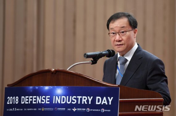 【서울=뉴시스】이영환 기자 = 5일 대전 국방과학연구소(ADD)에서 열린 2018 디펜스 인더스트리 데이에서 남세규 ADD 소장이 환영사를 하고 있다. 2018.09.05. (사진=국방부 제공) photo@newsis.com