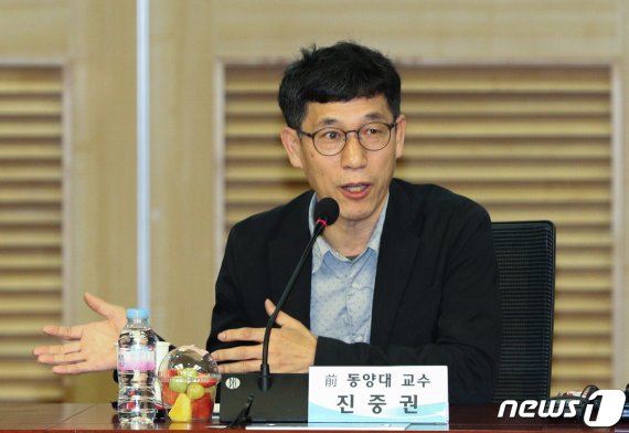 진중권 “윤석열에 집단 이지메..마치 6.25 인민재판”