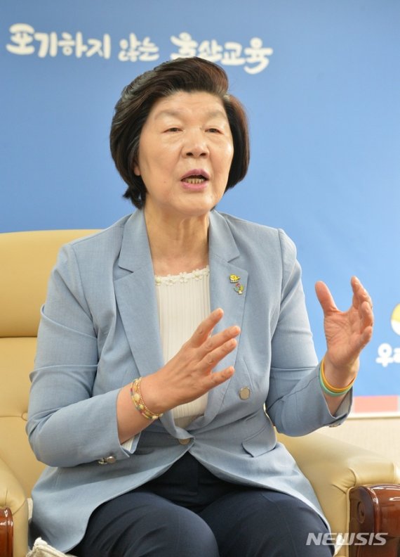 [울산=뉴시스] 배병수 기자 = 노옥희 울산시교육감이 지난 19일 시교육청 접견실에서 뉴시스와 취임 2주년 기념 인터뷰를 하고 있다. 2020.06.28. bbs@newsis.com