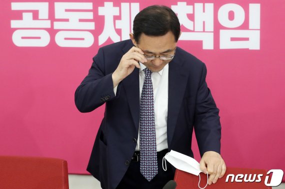 주호영 미래통합당 원내대표가 29일 오전 서울 여의도 국회에서 여야 원구성 협상 결과를 발표하는 기자회견에 참석하고 있다. 2020.6.29/뉴스1 © News1 박세연 기자