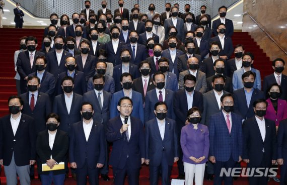 주호영 "민주당의 일방적 의사일정 당분간 참여 안 한다"(종합)