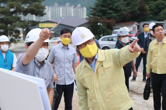 조광한 남양주시장 29일 두산알프하임 공사현장 현장점검. 사진제공=남양주시