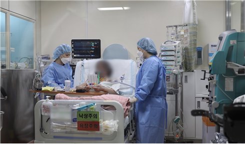 중증 코로나19 환자, 국내 최초 폐이식 수술 성공...세계 9번째