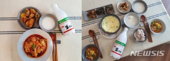 [서울=뉴시스] 송명섭막걸리는 매콤한 김치비빔국수에도, 튀겨낸 닭에도 좋았지만 집밥 한 상 차려놓고 마시는 것이 가장 어울렸다.