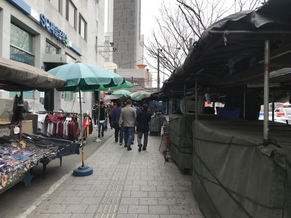 서울시, ‘노점재벌’은 퇴출… 합법적 거리가게로 재단장한다