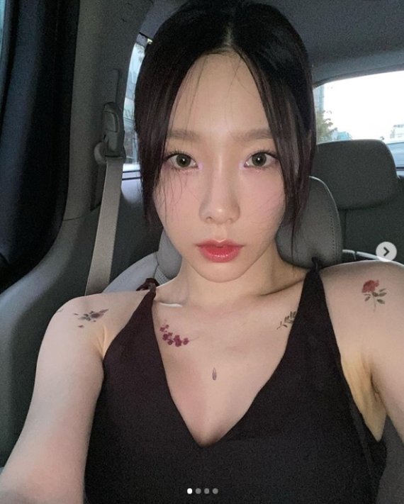[N샷] 태연, 흑발+쇄골 타투로 과시한 신비롭고 섹시한 매력 - 파이낸셜뉴스