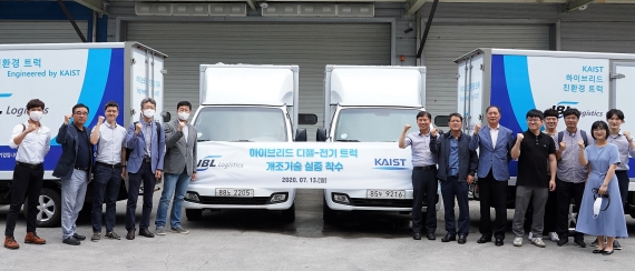 한국과학기술원(KAIST)은 경유 소형화물차를 하이브리드 경유-전기 트럭으로 개조하는 기술을 개발하고 14일부터 6개월 동안 제주도내에서 실증에 나선다.