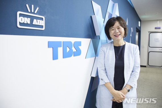 [서울=뉴시스] TBS TV 시사교양프로그램 '민생연구소' 시즌 2 MC 이정미 전 정의당 대표 (사진=TBS 제공) 2020.07.14. photo@newsis.com