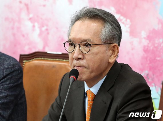 김형오 전 국회의장 2020.3.11/뉴스1 © News1 박세연 기자