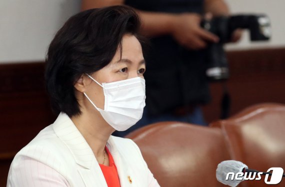 추미애, '갑질 의혹' 보도에..."실망스럽다" 비판