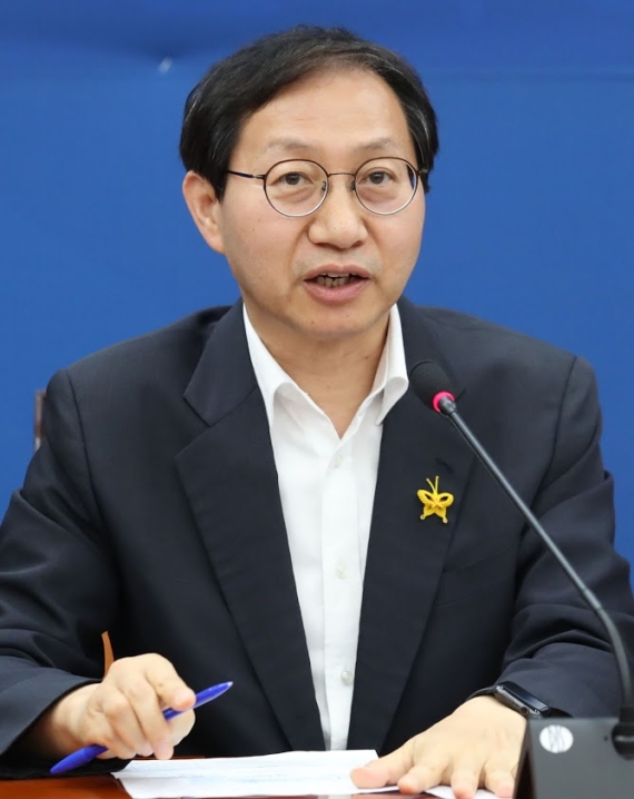 보건복지위 제1법안소위 여당 간사인 김성주 의원이 수술실CCTV 법제화 법안의 신속한 통과에 적극적인 의지를 드러냈다. fnDB