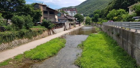 양주 장흥계곡 음식점 까만굴뚝 뒷편. 사진제공=양주시