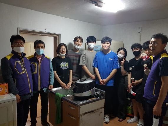 [포토뉴스] 연성대 교수-학생 집수리 재능기부