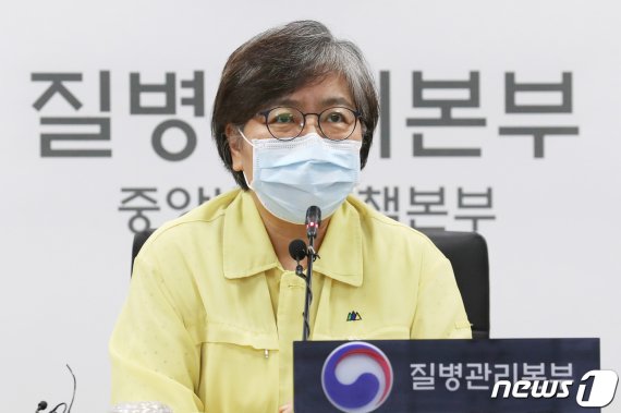 정은경 질병관리본부 중앙방역대책본부장은 20일 국내 신종 코로나바이러스 감염증(코로나19) 첫 확진자 발생 6개월 지점을 42.195㎞ 거리의 마라톤 10㎞ 구간에 비유했다. 코로나19 상황이 장기전으로 돌입하는 만큼 걸맞은 대응 체계를 구축해야 한다는 의미다./뉴스1 © News1 장수영 기자