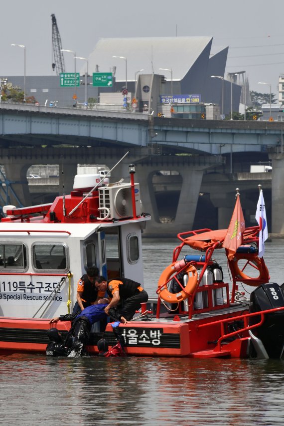 수난구조 훈련하는 광나루 119수난구조대