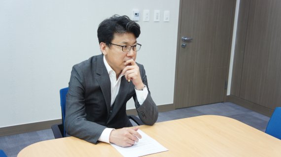 진성준 의원은 부동산 정책과 관련해 현재 비정상적으로 오르는 것을 멈추게 하는 조치가 필요하다고 지적했다.