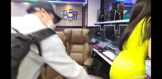 '아프리카TV' BJ김옥분 방송화면 갈무리 © 뉴스1