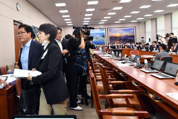 임대차 3법 중 부동산거래신고법, 국회 국토위 통과