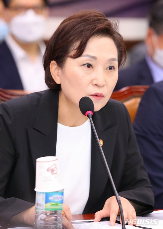 김현미 "많은 임대사업자들이 법적 의무 위반"