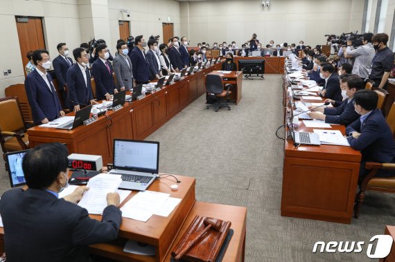 '상임위 독식' 거여, 부동산 법안 의결 강행 '독주'…野 "국회 무력화"