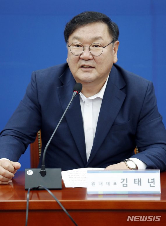 갑자기 '박정희' 찾는 민주당.. 김대중, 노무현까지 차례로...