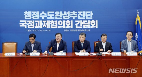 갑자기 '박정희' 찾는 민주당.. 김대중, 노무현까지 차례로...