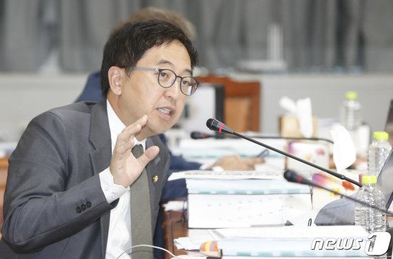 금태섭 전 더불어민주당 의원이 지난해 10월 8일 대전고검을 상대로 한 국정감사에서 질의를 하고 있는 모습. © News1