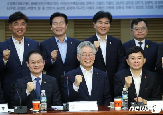 이재명·원희룡 '기본소득제' 공감대…"국민의 소비역량 강화"