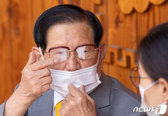 이만희 신천지 총회장 구속영장 심사 시작 '이르면 오후 늦게 결정'